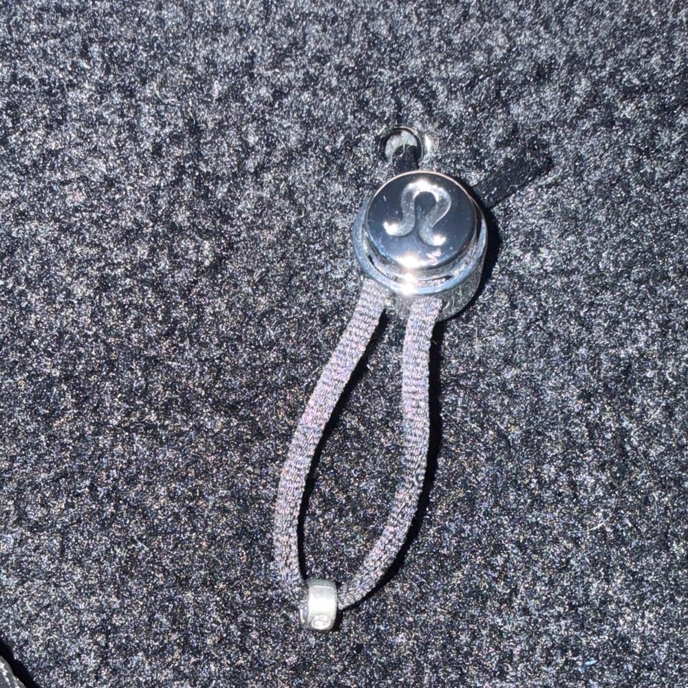 Lululemon Crossbody Fleece Bucket Bag 2.5L - Picture 8 of 8